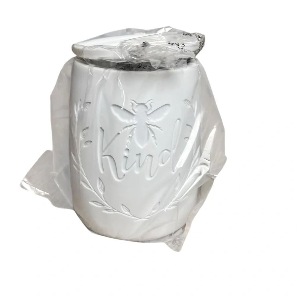 Scentsy NEW Kindness Scented Wax Warmer‎ in White